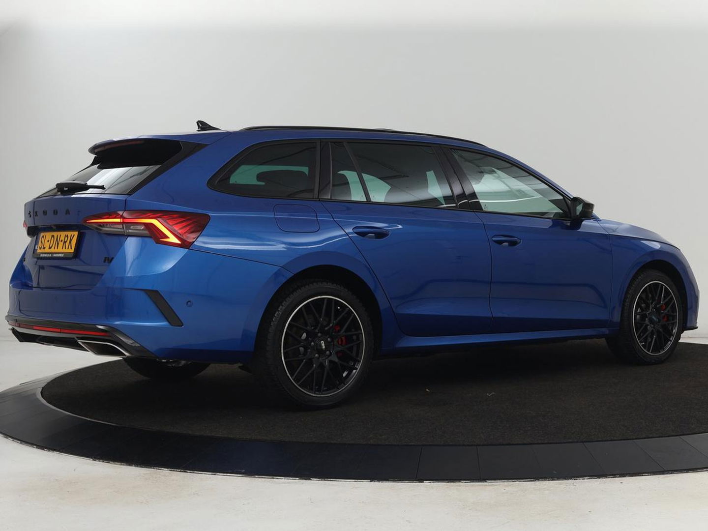 Škoda Octavia 1.4 TSI RS iV PHEV Business | Panoramadak | Head-Up | Leder/Alcantara | Stoelverwarming | Memory | Camera | Carplay | Matrix LED | Achterbankverwarming | Adaptive cruise | Plug In