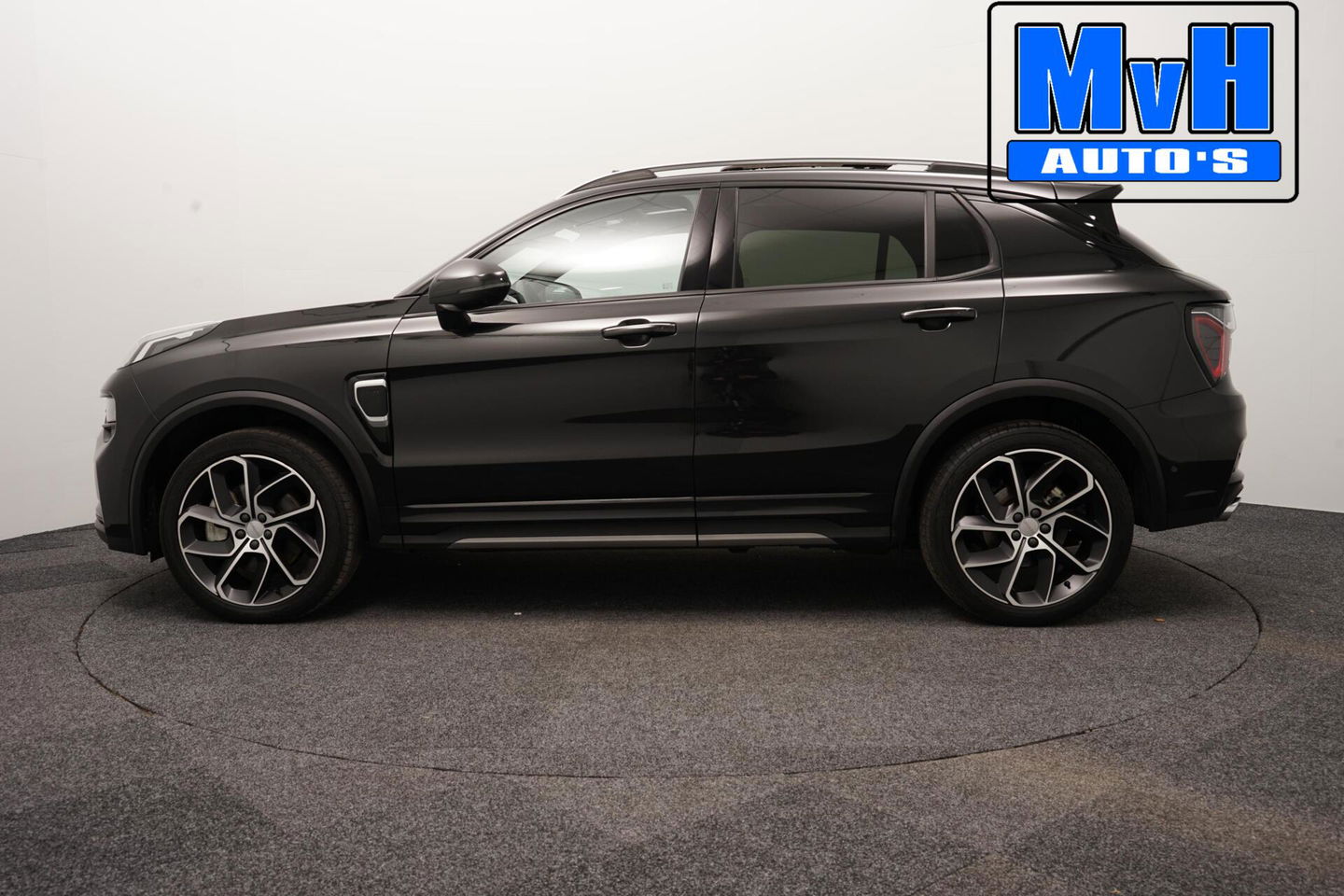 Lynk & Co 01 1.5 Plug-in Hybride|FULL BLACK|ZWARTE.HEMEL|NAP