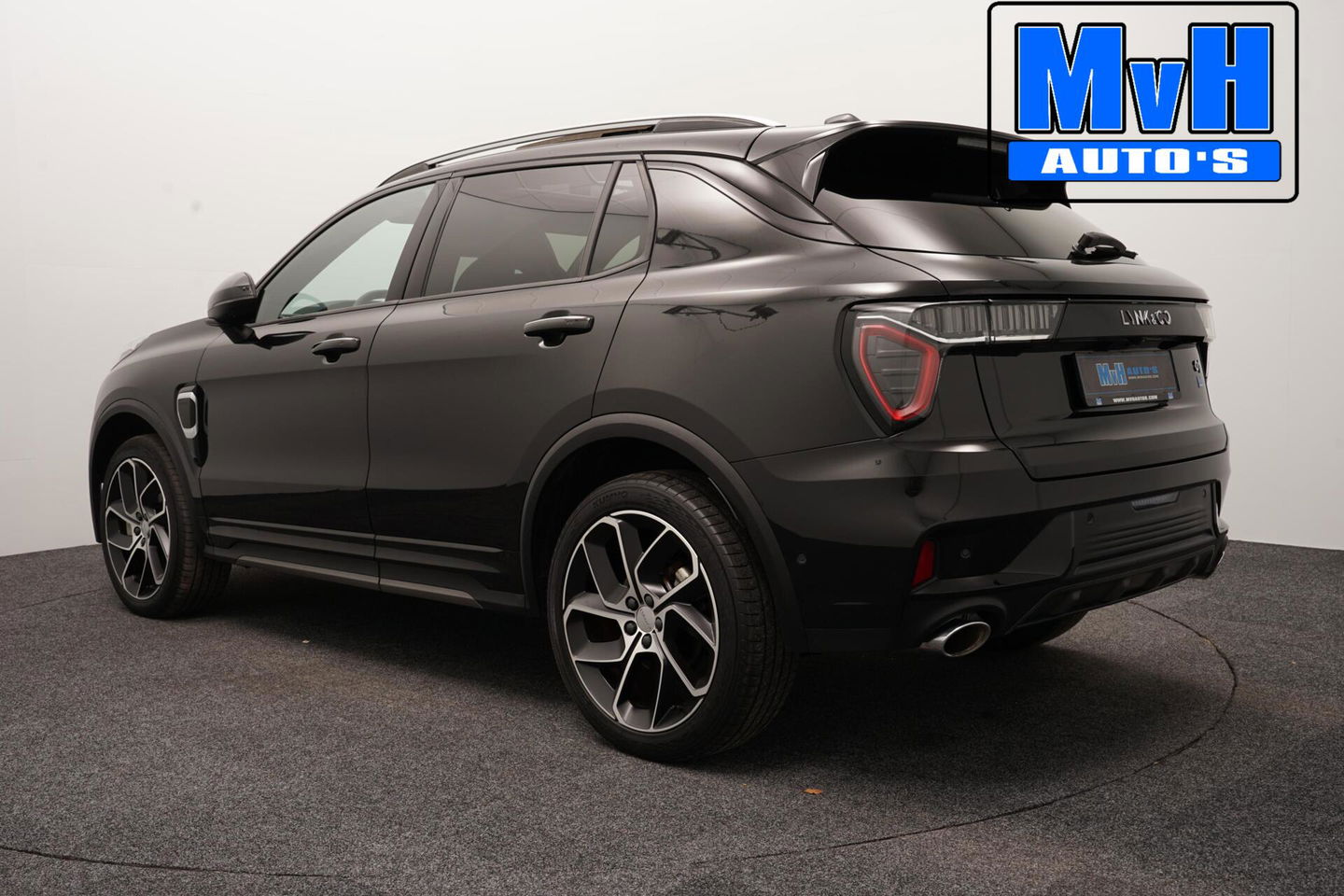 Lynk & Co 01 1.5 Plug-in Hybride|FULL BLACK|ZWARTE.HEMEL|NAP