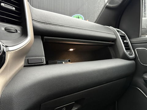 Dodge Ram Pick-Up 1500 5.7 V8 Laramie Crew Cab NIGHT PACK | LEDER/ALCANTARA | ADAPTIVE CRUISE | LED | 360 CAMERA