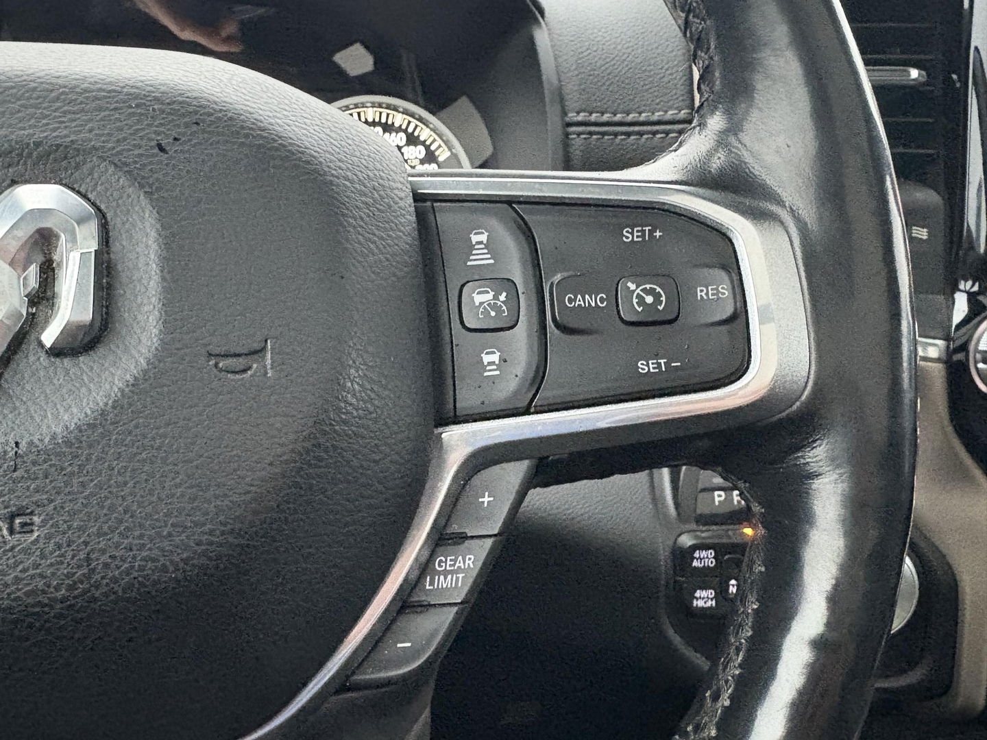 Dodge Ram Pick-Up 1500 5.7 V8 Laramie Crew Cab NIGHT PACK | LEDER/ALCANTARA | ADAPTIVE CRUISE | LED | 360 CAMERA