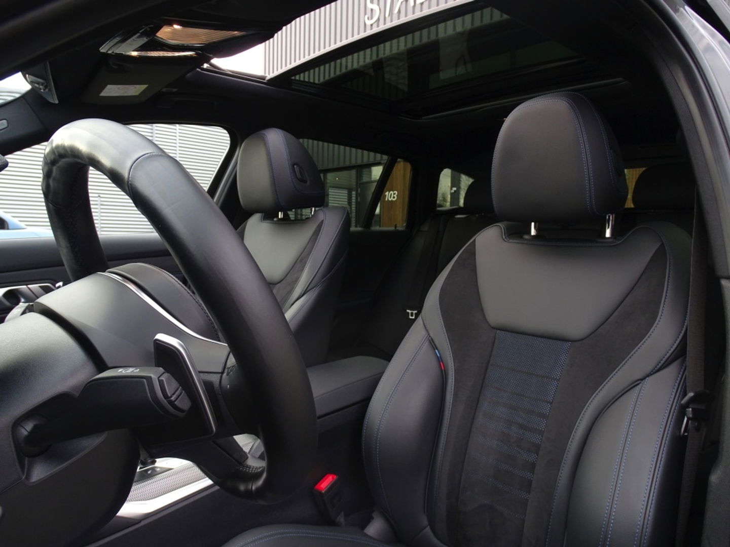 BMW 3 Serie Touring 330e 292PK High Exc. / M-Sport Individual / laser