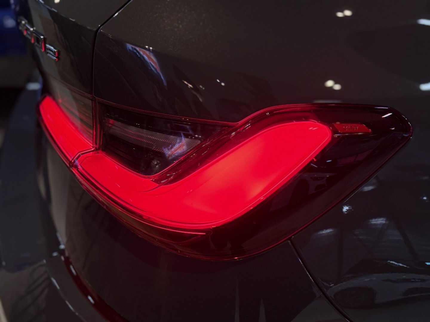 BMW 3 Serie Touring 330e 292PK High Exc. / M-Sport Individual / laser