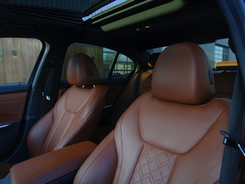 BMW 3-serie 330e 292PK / M-Sport / Individual / Laser / Harman Kardon