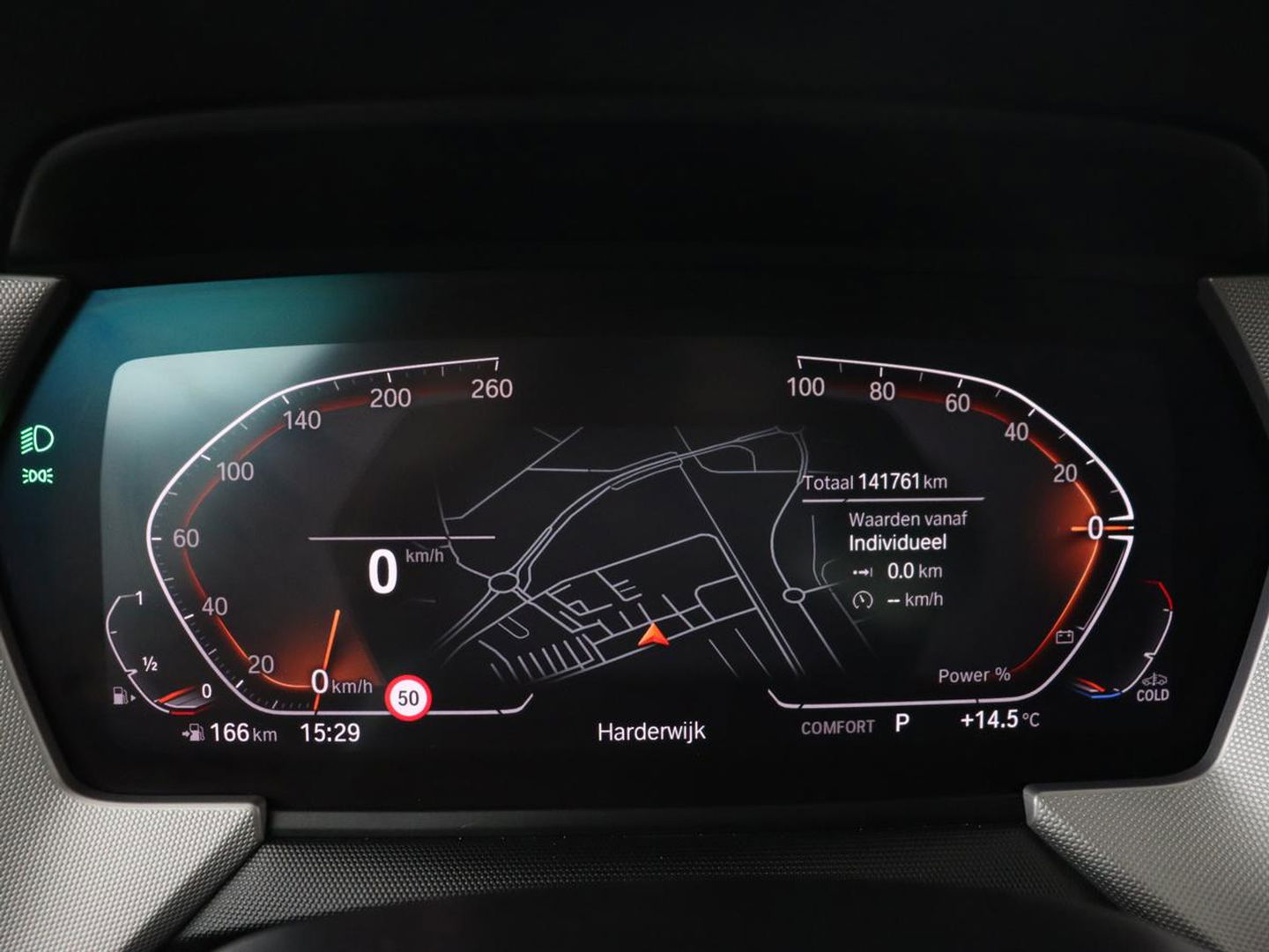 BMW 1-serie 120i Business Edition Plus | Leder | Sportstoelen | Carplay | Stoelverwarming | Live Cockpit | Parkeerhulp | Climate control | Bluetooth | Cruise control