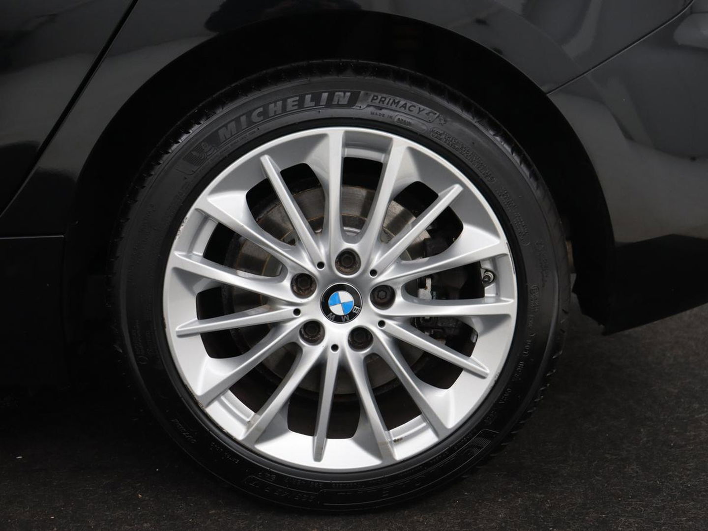 BMW 1-serie 120i Business Edition Plus | Leder | Sportstoelen | Carplay | Stoelverwarming | Live Cockpit | Parkeerhulp | Climate control | Bluetooth | Cruise control