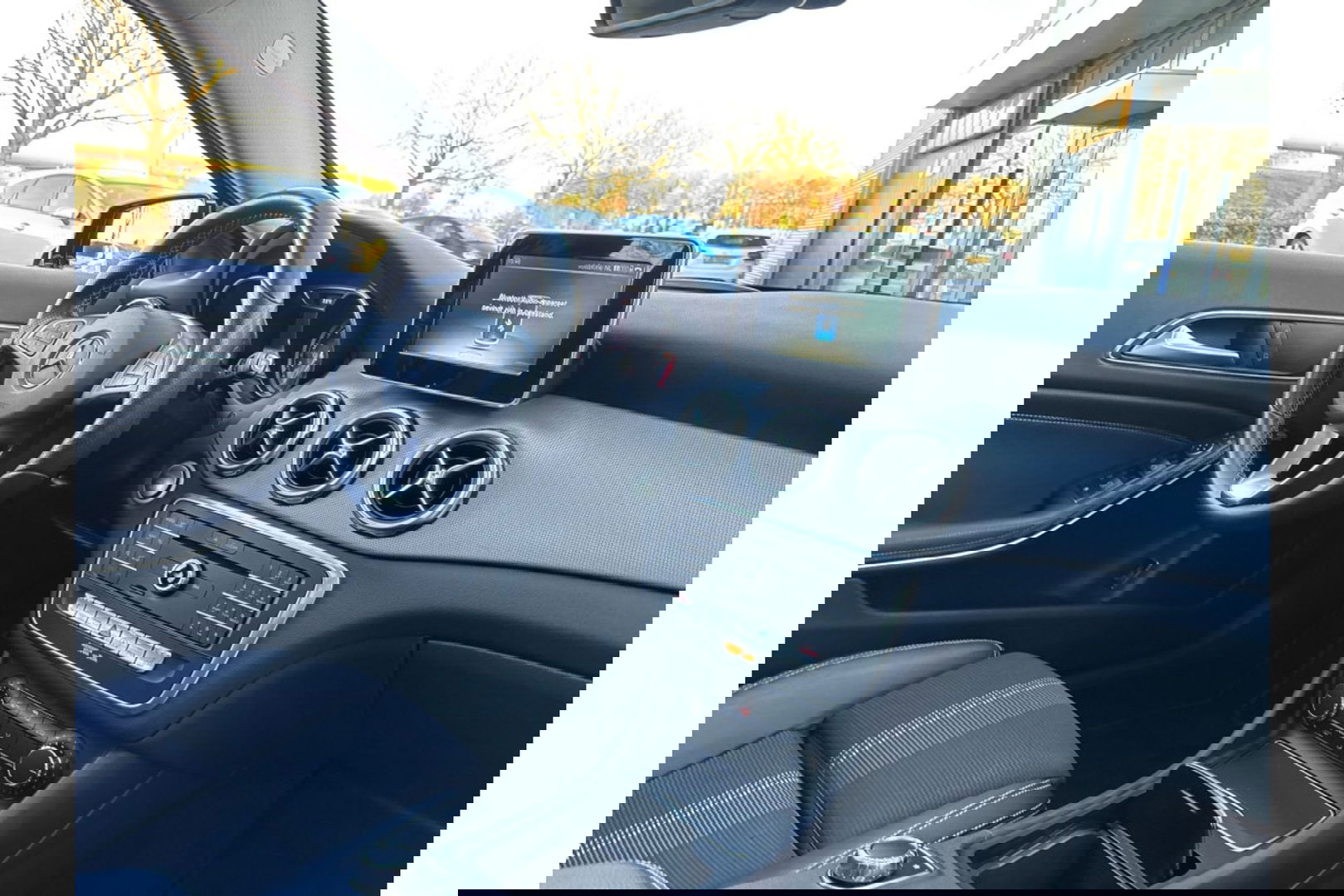 Mercedes-Benz GLA 200 PREMIUM PLUS AUTOMAAT PANORAMA AIRCO NAVI PDC.