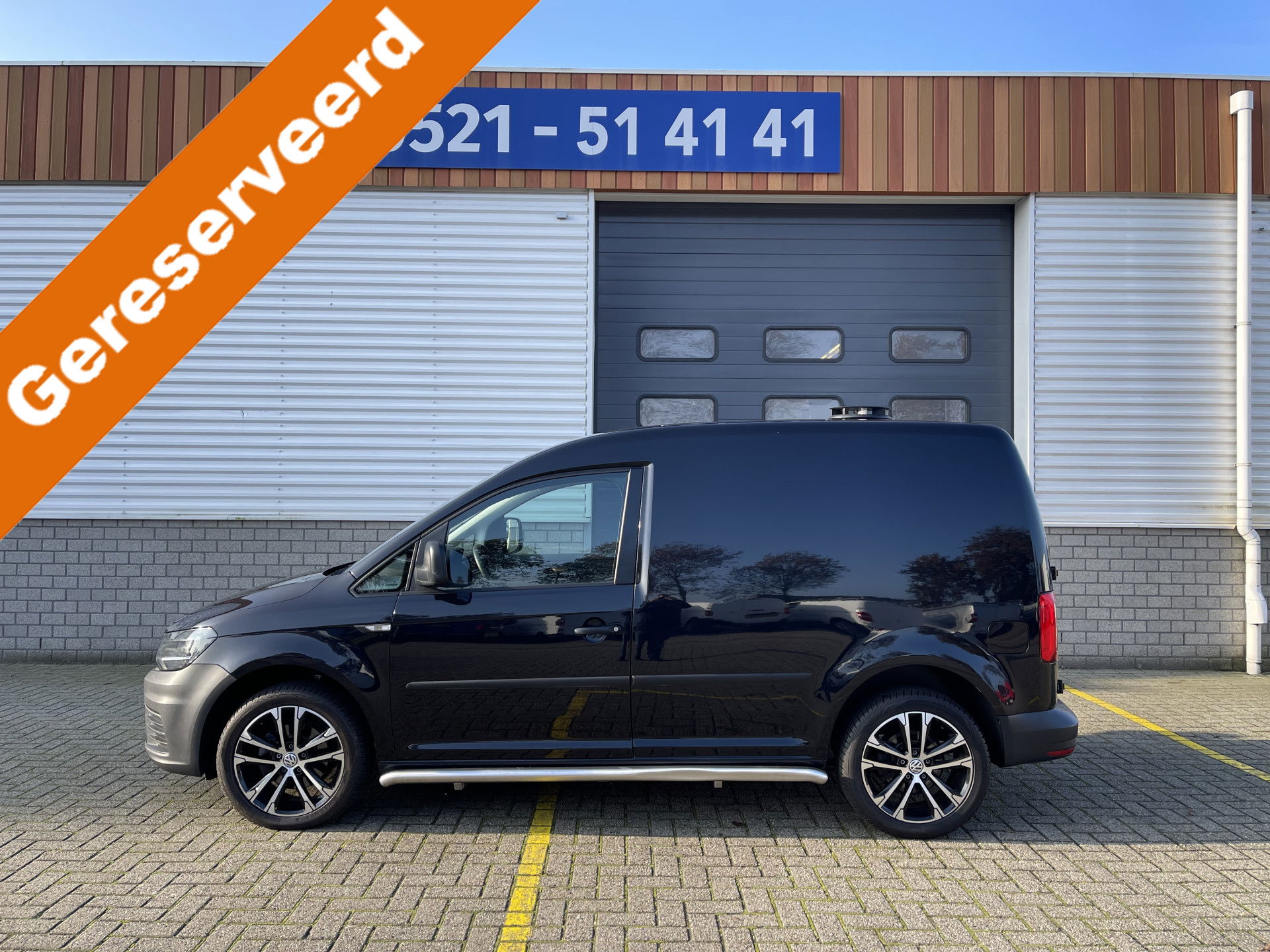 Volkswagen Caddy 2.0 TDI L1H1 BMT Economy Business / vaste prijs rijklaar € 9.950 ex btw / lease vanaf € 201 / airco / 17 Inch lichtmetalen velgen / sidebars / trekhaak / euro 6 !
