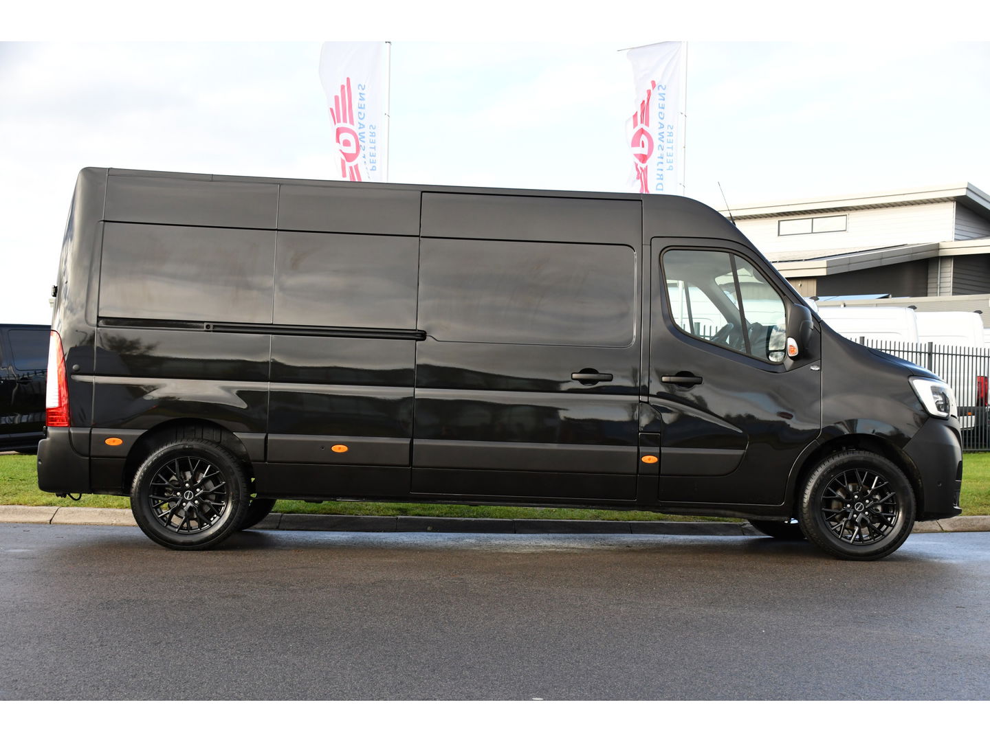 Renault Master T35 2.3 dCi 180 L3H2 Black Edition Camera, 180pk, Cruise, Carplay, Multimedia, Trekhaak, Sensoren, NAVI, Uniek!