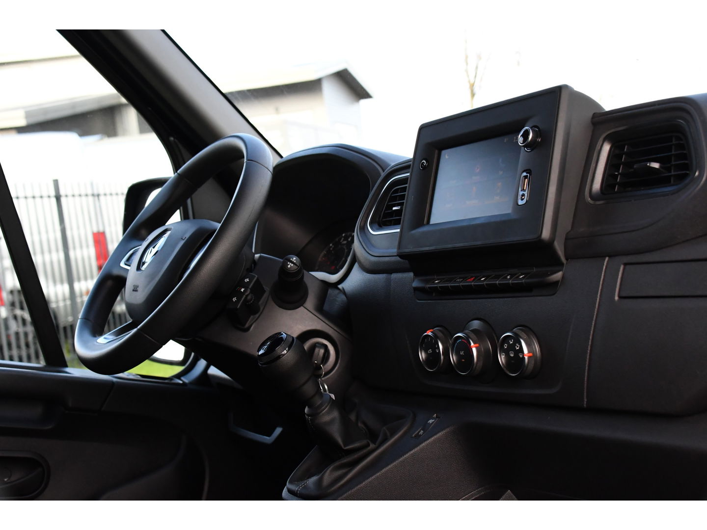 Renault Master T35 2.3 dCi 180 L3H2 Black Edition Camera, 180pk, Cruise, Carplay, Multimedia, Trekhaak, Sensoren, NAVI, Uniek!