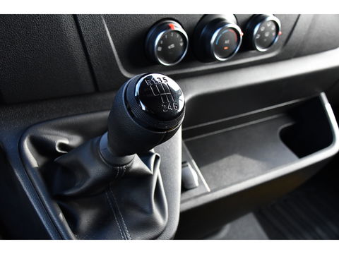 Renault Master T35 2.3 dCi 180 L3H2 Black Edition Camera, 180pk, Cruise, Carplay, Multimedia, Trekhaak, Sensoren, NAVI, Uniek!