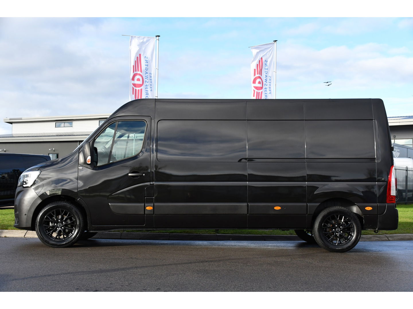 Renault Master T35 2.3 dCi 180 L3H2 Black Edition Camera, 180pk, Cruise, Carplay, Multimedia, Trekhaak, Sensoren, NAVI, Uniek!