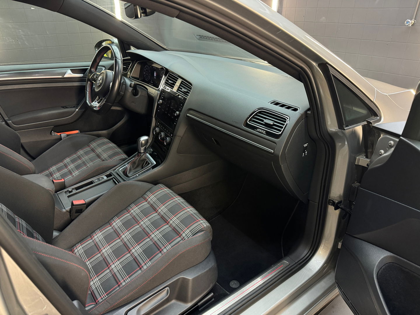 Volkswagen Golf 2.0 TSI GTI Performance Pano|Keyless|DCC|Cam