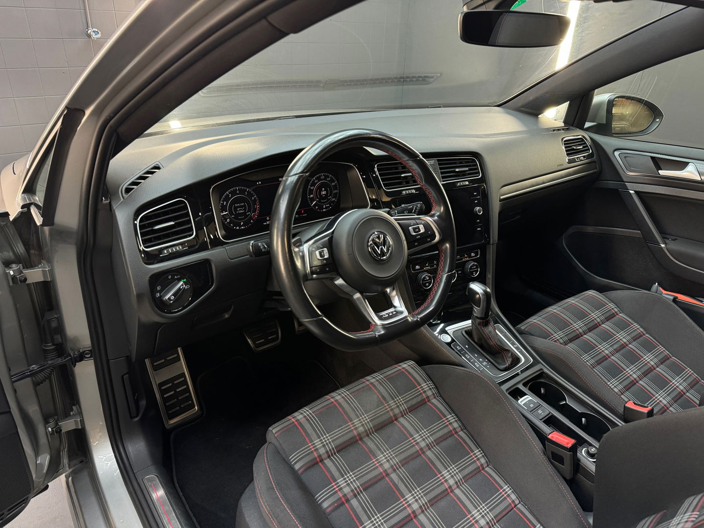 Volkswagen Golf 2.0 TSI GTI Performance Pano|Keyless|DCC|Cam