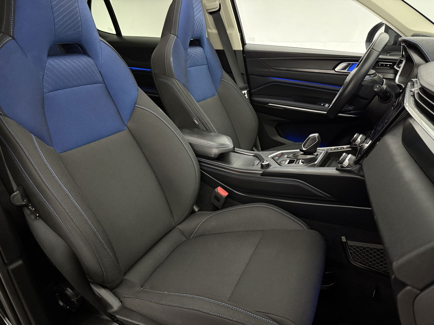 Lynk Co 01 1.5 Black Edition | SOH 94% | Pano | Trekh. | Memory | 360° | Sfeer | Virtual | Carplay | Adap. Cruise