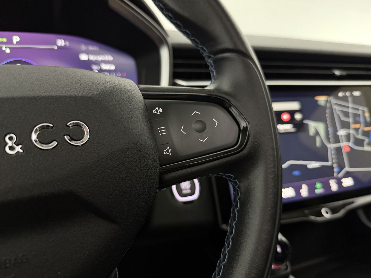 Lynk Co 01 1.5 Black Edition | SOH 94% | Pano | Trekh. | Memory | 360° | Sfeer | Virtual | Carplay | Adap. Cruise