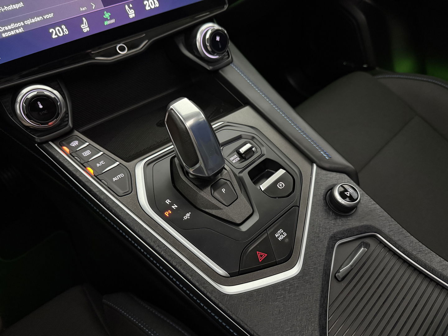 Lynk Co 01 1.5 Black Edition | SOH 94% | Pano | Trekh. | Memory | 360° | Sfeer | Virtual | Carplay | Adap. Cruise