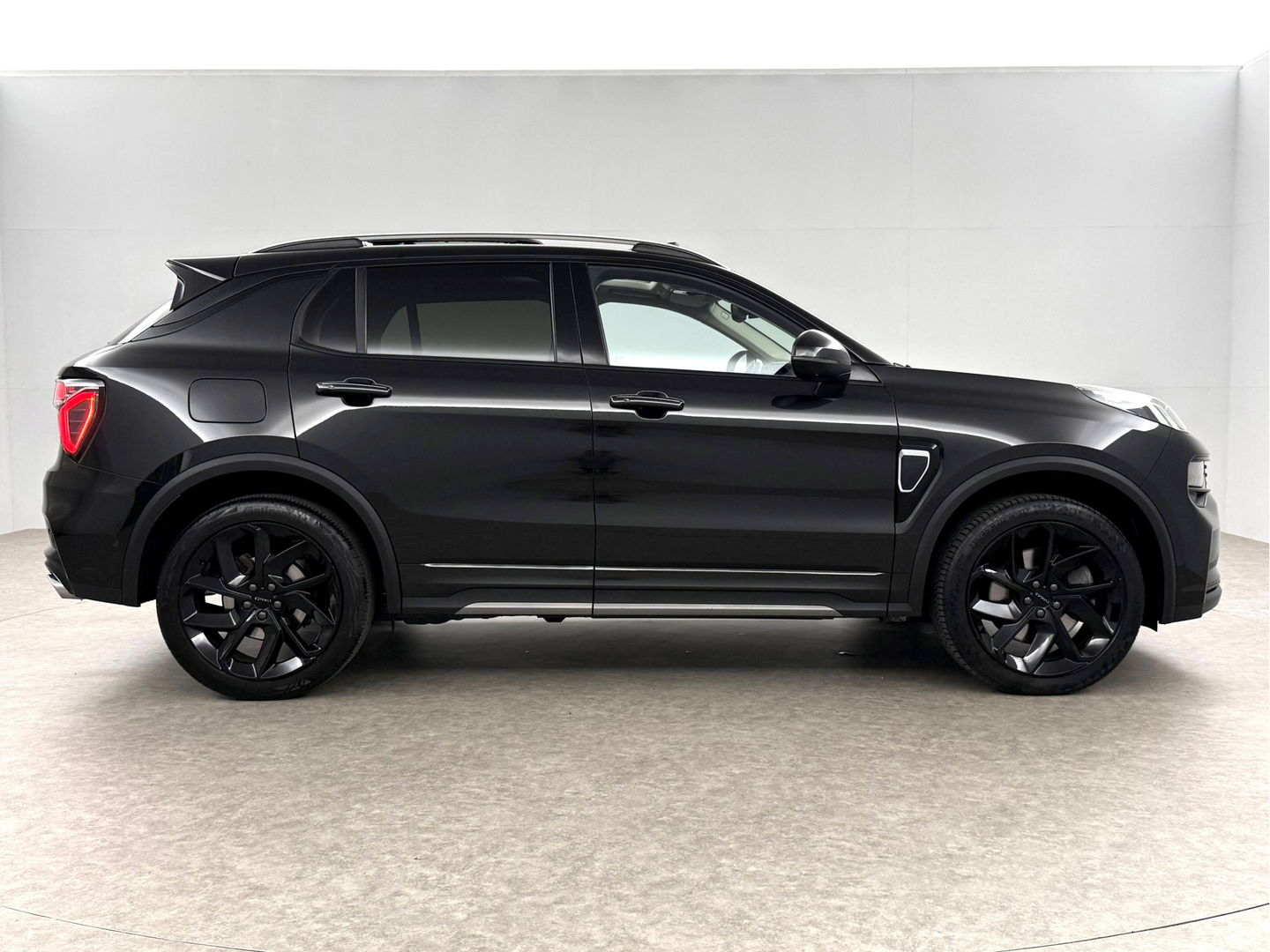 Lynk Co 01 1.5 Black Edition | SOH 94% | Pano | Trekh. | Memory | 360° | Sfeer | Virtual | Carplay | Adap. Cruise