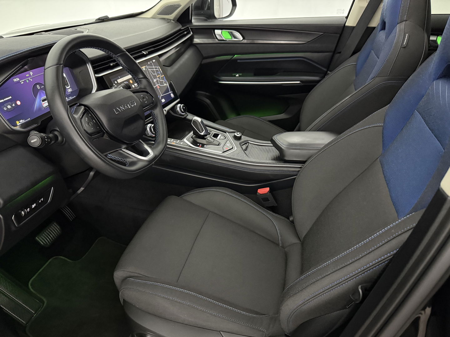 Lynk Co 01 1.5 Black Edition | SOH 94% | Pano | Trekh. | Memory | 360° | Sfeer | Virtual | Carplay | Adap. Cruise