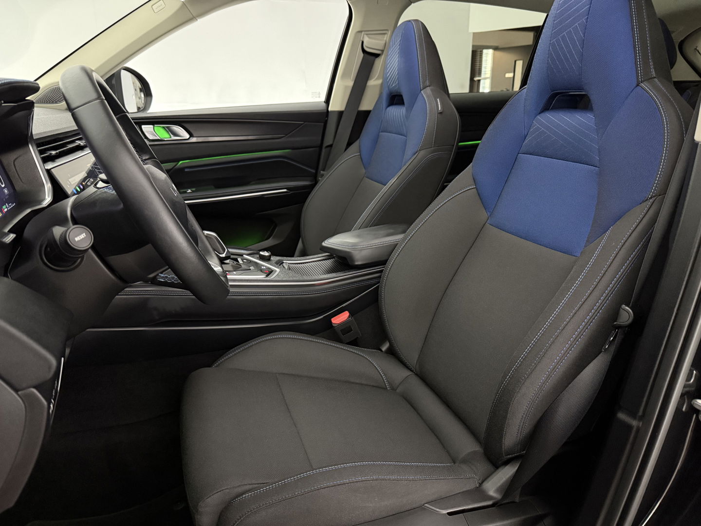 Lynk Co 01 1.5 Black Edition | SOH 94% | Pano | Trekh. | Memory | 360° | Sfeer | Virtual | Carplay | Adap. Cruise