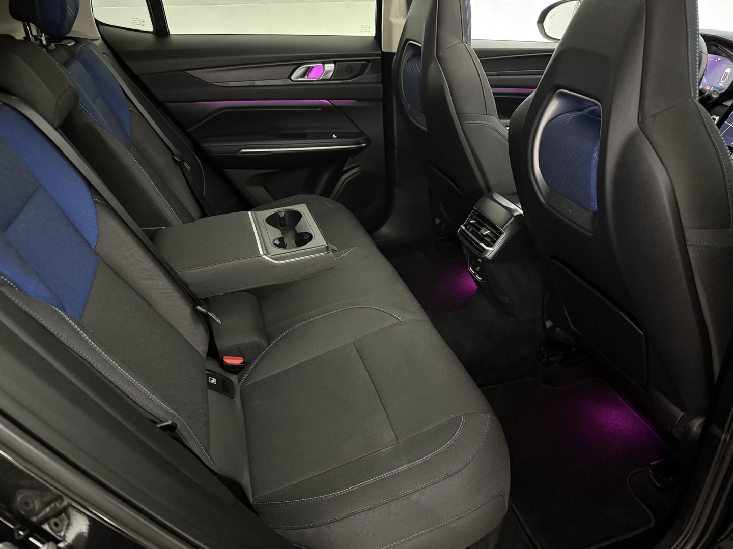 Lynk Co 01 1.5 Black Edition | SOH 94% | Pano | Trekh. | Memory | 360° | Sfeer | Virtual | Carplay | Adap. Cruise