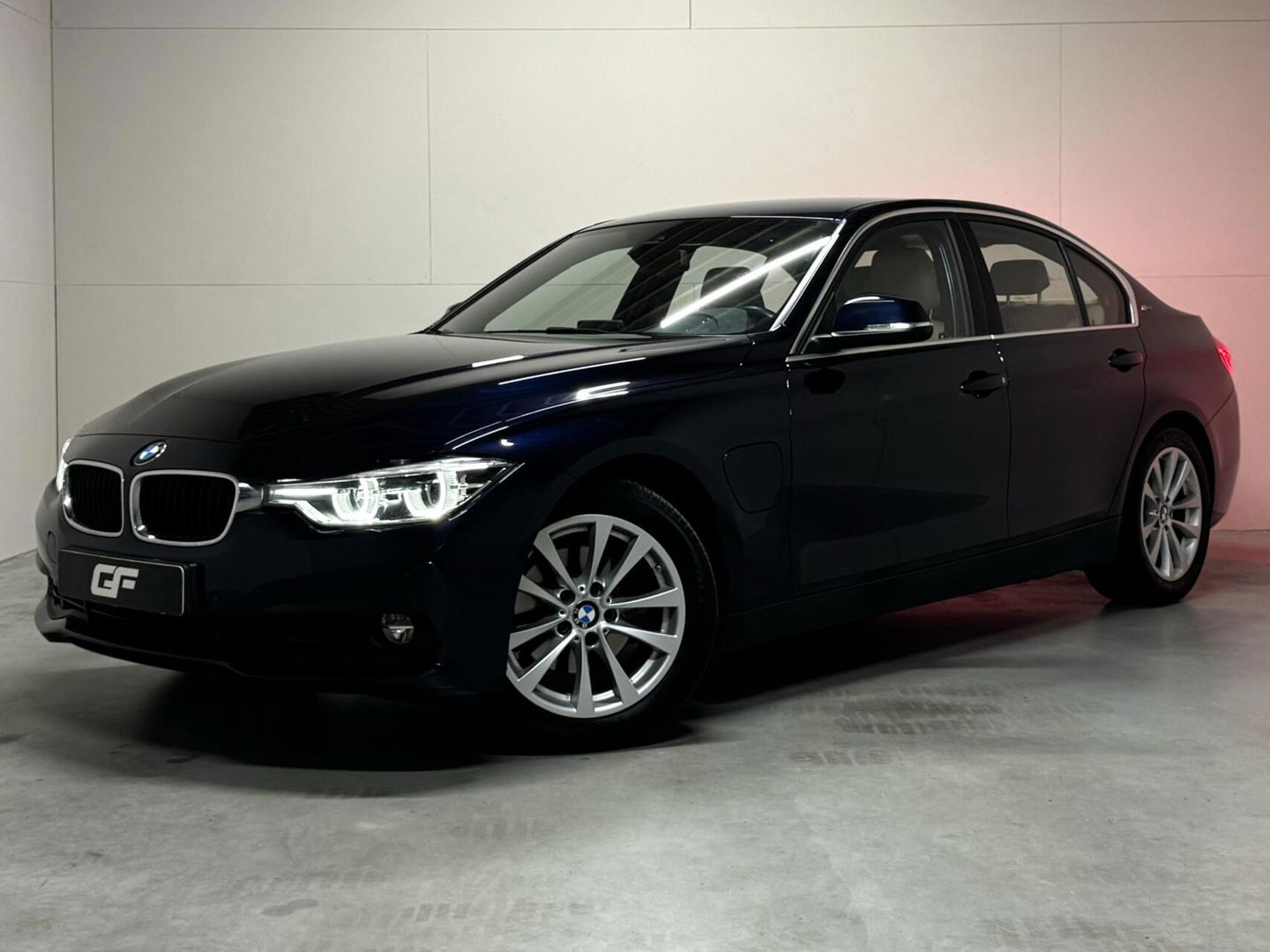 BMW 3 Serie 330e M-Sport Leer Navi Cruise PDC NAP