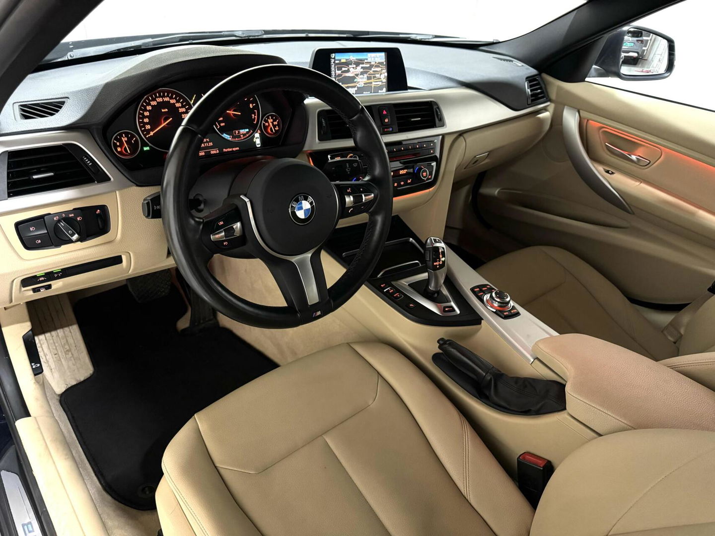BMW 3 Serie 330e M-Sport Leer Navi Cruise PDC NAP