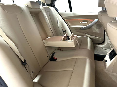 BMW 3 Serie 330e M-Sport Leer Navi Cruise PDC NAP