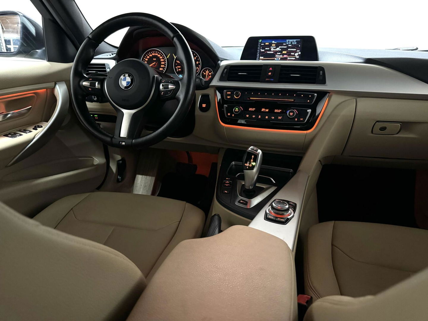 BMW 3 Serie 330e M-Sport Leer Navi Cruise PDC NAP