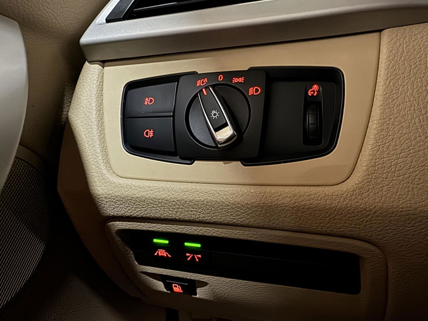 BMW 3 Serie 330e M-Sport Leer Navi Cruise PDC NAP