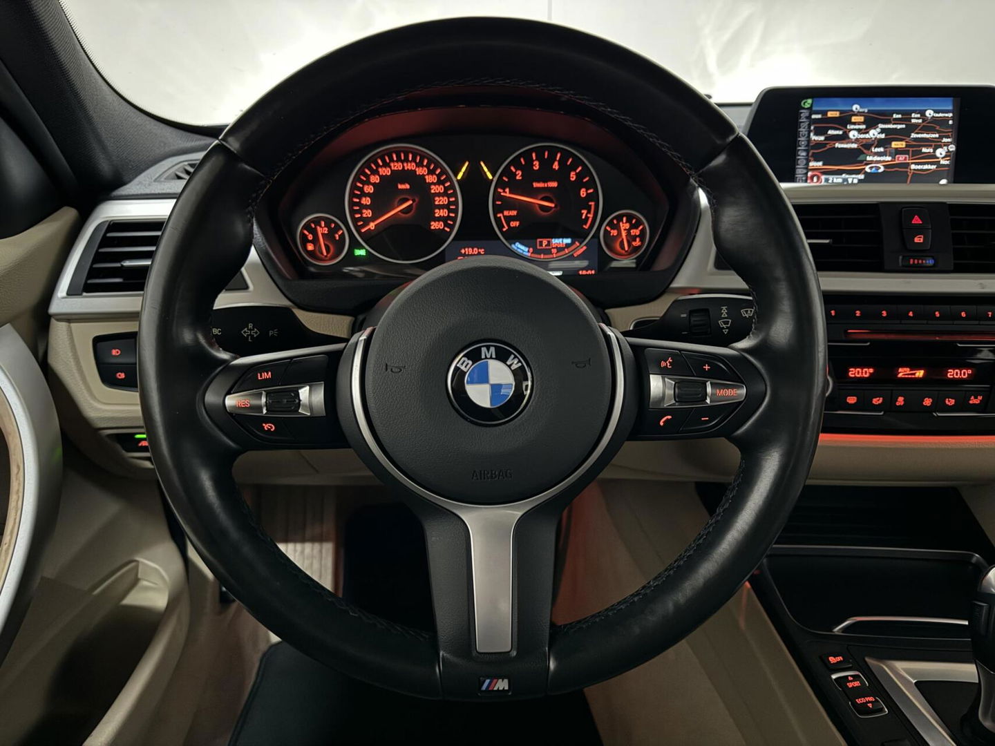 BMW 3 Serie 330e M-Sport Leer Navi Cruise PDC NAP