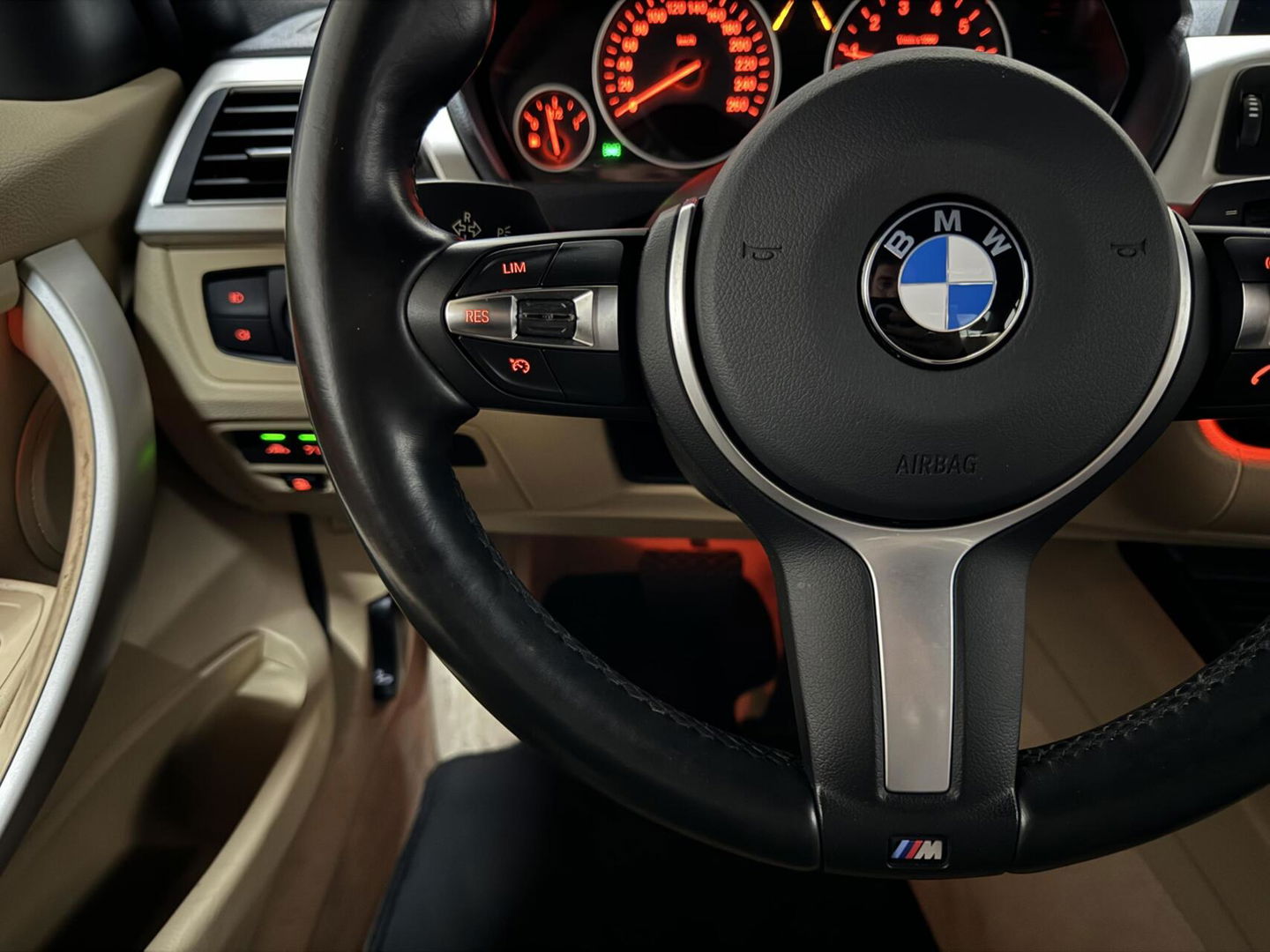 BMW 3 Serie 330e M-Sport Leer Navi Cruise PDC NAP