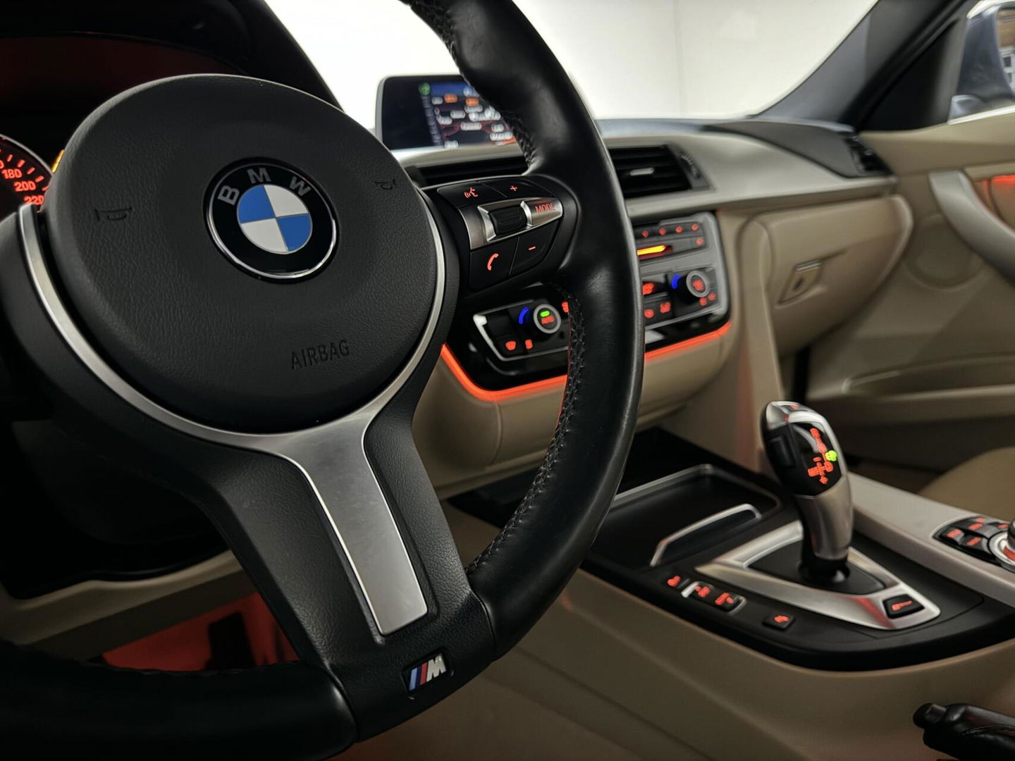 BMW 3 Serie 330e M-Sport Leer Navi Cruise PDC NAP