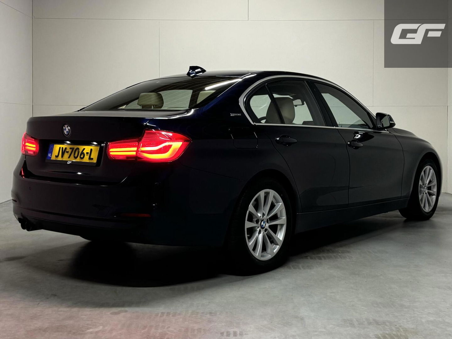 BMW 3 Serie 330e M-Sport Leer Navi Cruise PDC NAP