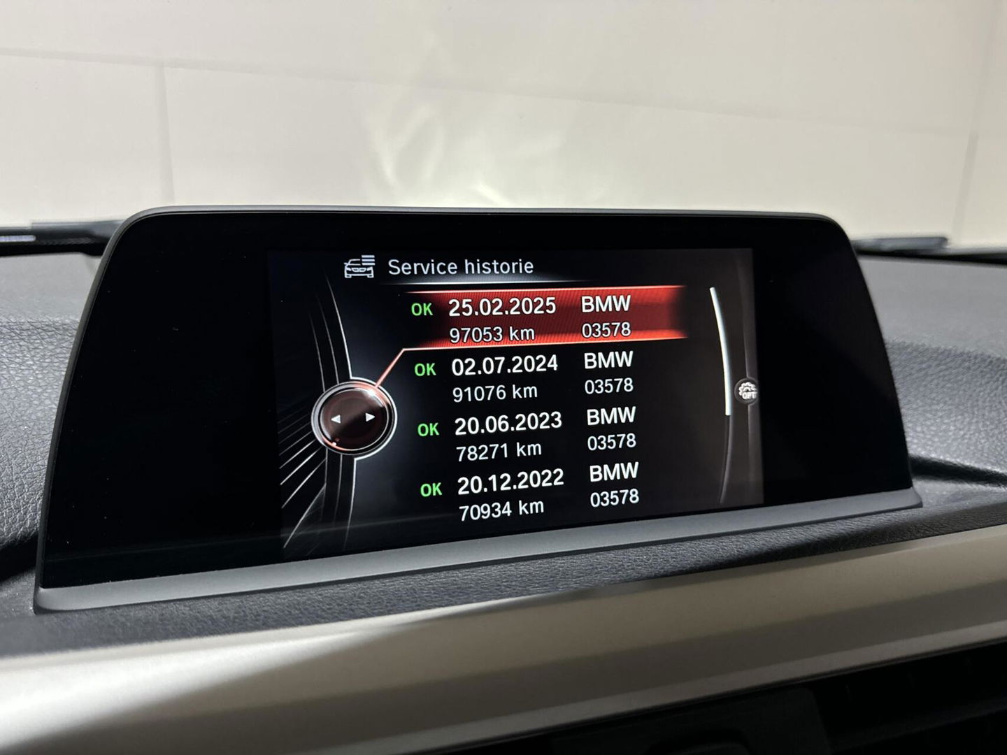 BMW 3 Serie 330e M-Sport Leer Navi Cruise PDC NAP