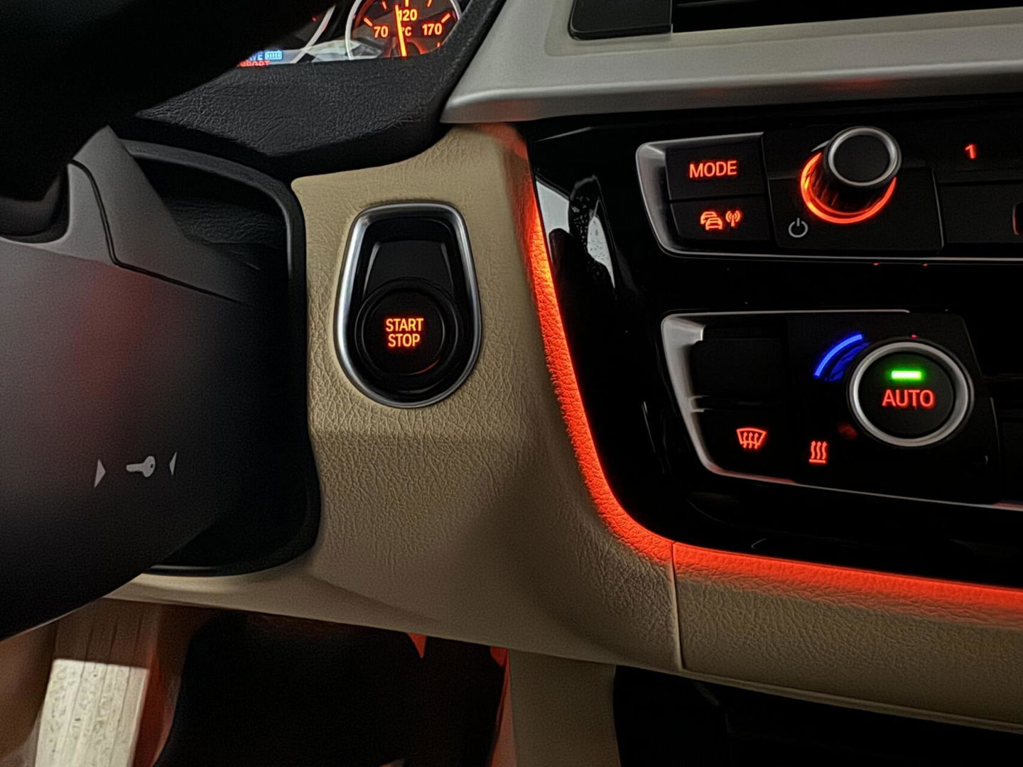 BMW 3 Serie 330e M-Sport Leer Navi Cruise PDC NAP