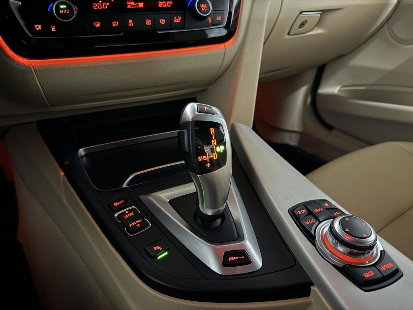 BMW 3 Serie 330e M-Sport Leer Navi Cruise PDC NAP