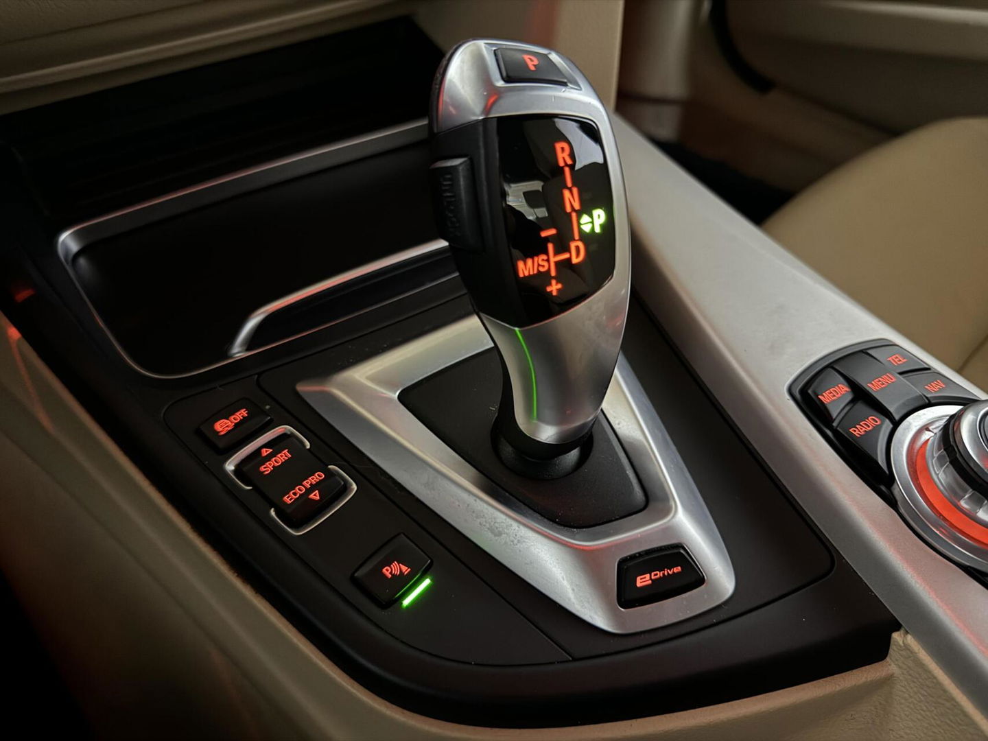 BMW 3 Serie 330e M-Sport Leer Navi Cruise PDC NAP