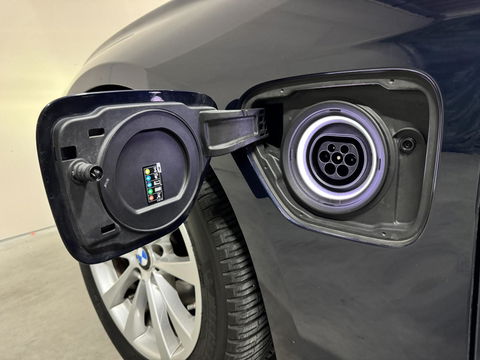 BMW 3 Serie 330e M-Sport Leer Navi Cruise PDC NAP