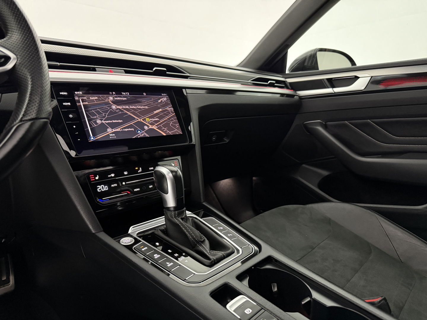 Volkswagen Arteon Shooting Brake 1.4 TSI eHybrid 293PK R-Line | Pano | Sfeer | HuD | Virtual | Trekh. | Massage | Carplay | Camera