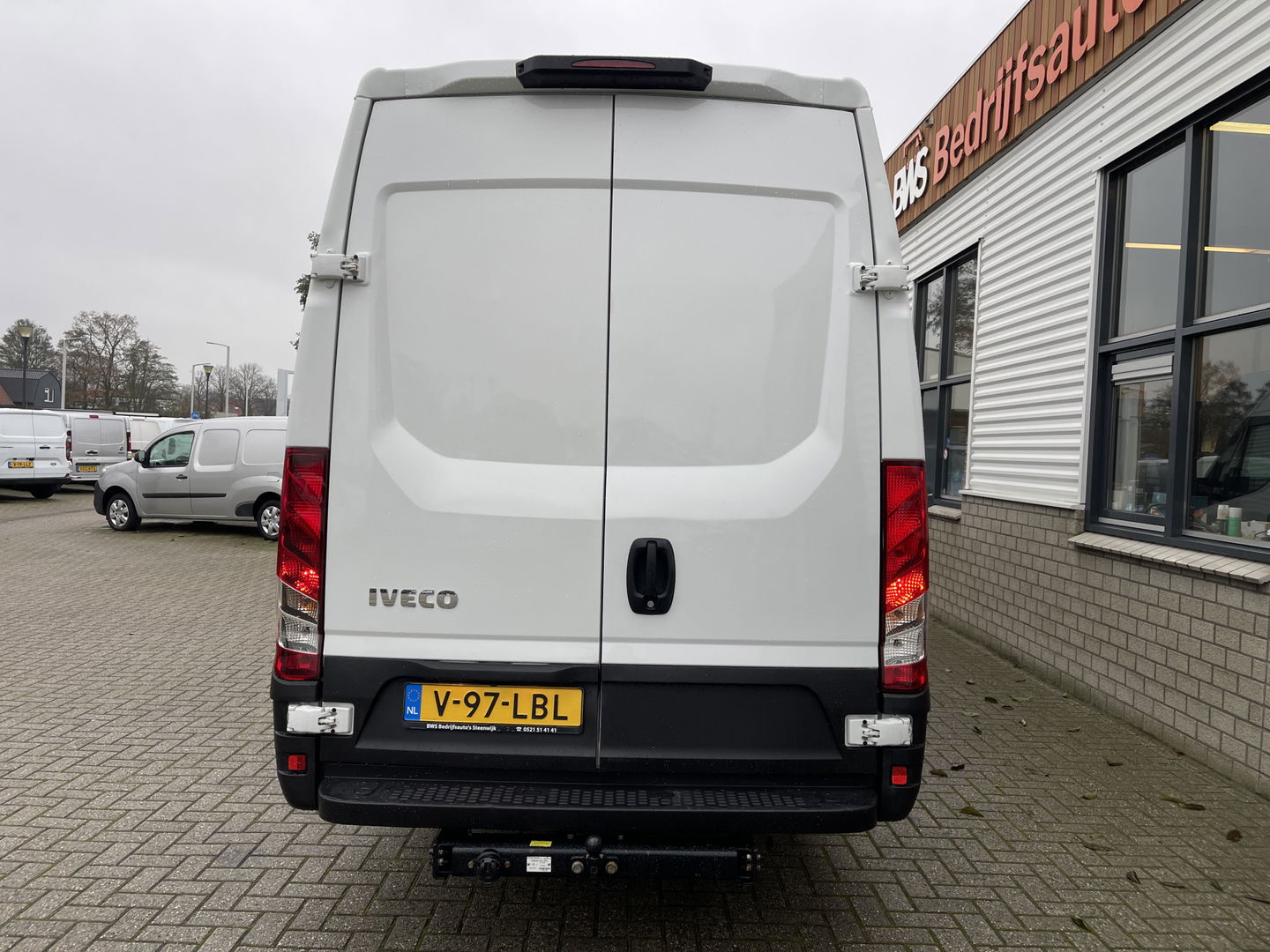 Iveco Daily 35S14V 2.3 410 L4H2 automaat / dubbel cabine 7 persoons / vaste prijs rijklaar € 29.950 ex btw / lease €/ cruise en climate control / trekhaak 3500 kg / euro 6 / bpm vrij