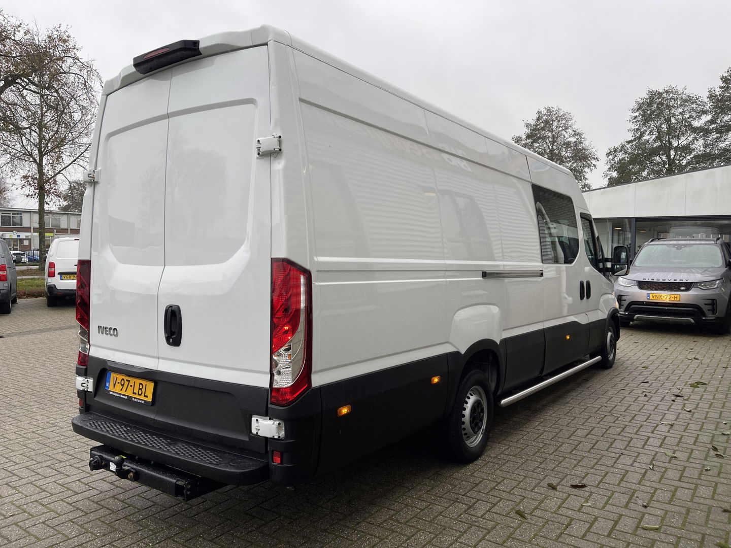 Iveco Daily 35S14V 2.3 410 L4H2 automaat / dubbel cabine 7 persoons / vaste prijs rijklaar € 29.950 ex btw / lease €/ cruise en climate control / trekhaak 3500 kg / euro 6 / bpm vrij