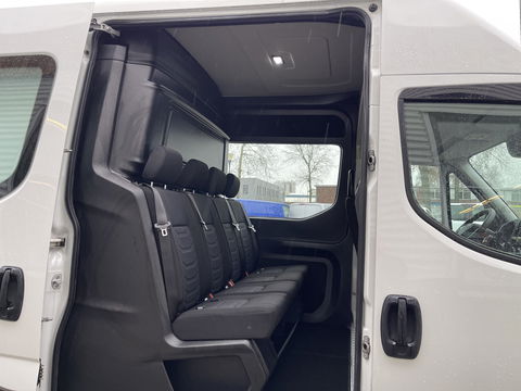 Iveco Daily 35S14V 2.3 410 L4H2 automaat / dubbel cabine 7 persoons / vaste prijs rijklaar € 29.950 ex btw / lease €/ cruise en climate control / trekhaak 3500 kg / euro 6 / bpm vrij
