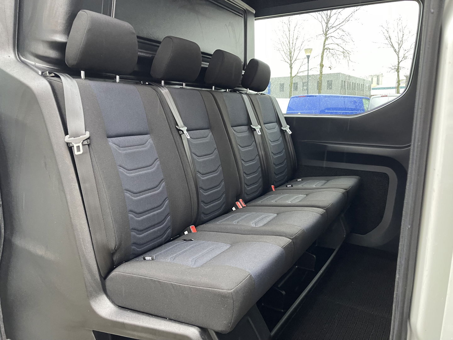 Iveco Daily 35S14V 2.3 410 L4H2 automaat / dubbel cabine 7 persoons / vaste prijs rijklaar € 29.950 ex btw / lease €/ cruise en climate control / trekhaak 3500 kg / euro 6 / bpm vrij