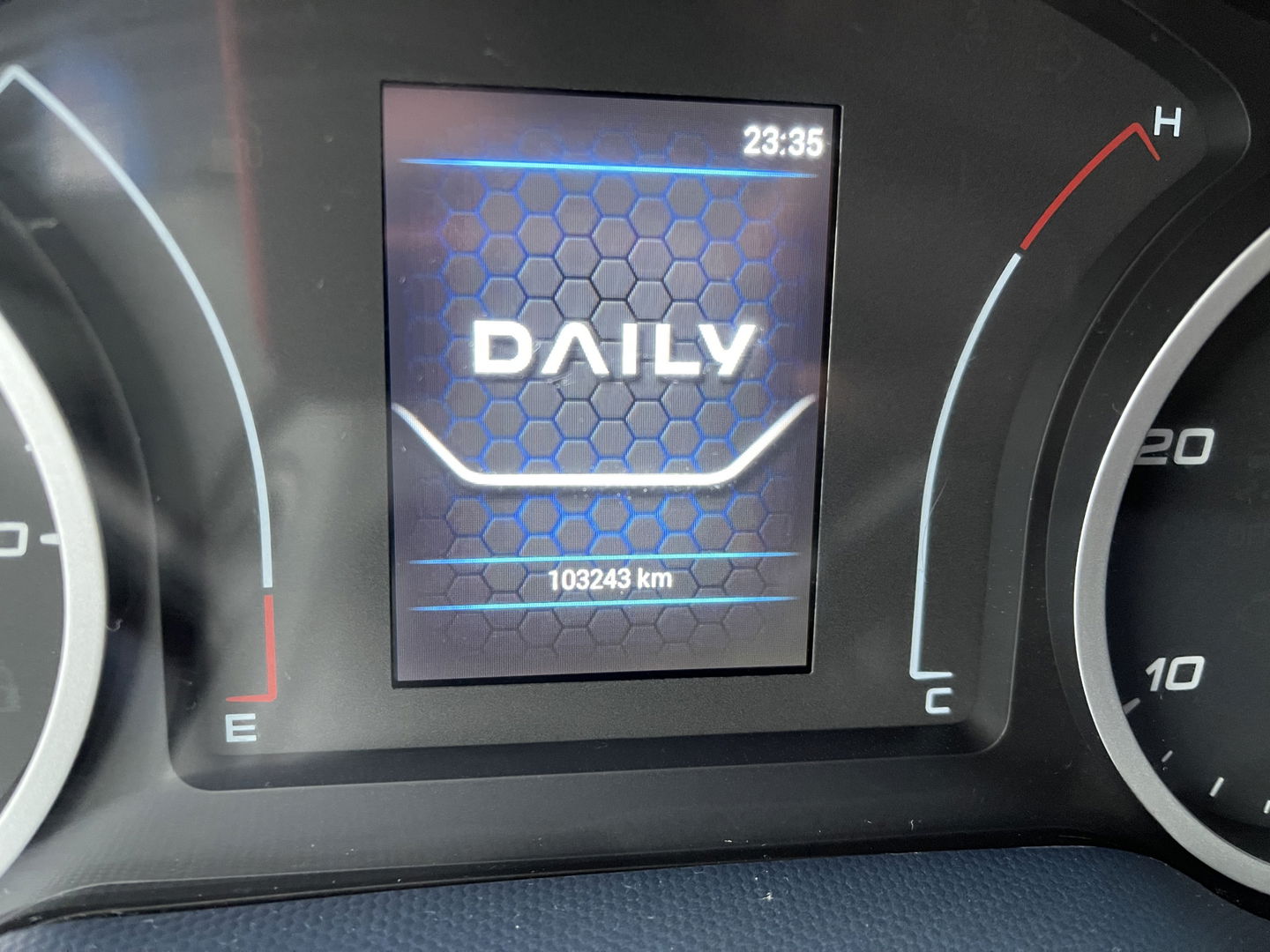 Iveco Daily 35S14V 2.3 410 L4H2 automaat / dubbel cabine 7 persoons / vaste prijs rijklaar € 29.950 ex btw / lease €/ cruise en climate control / trekhaak 3500 kg / euro 6 / bpm vrij