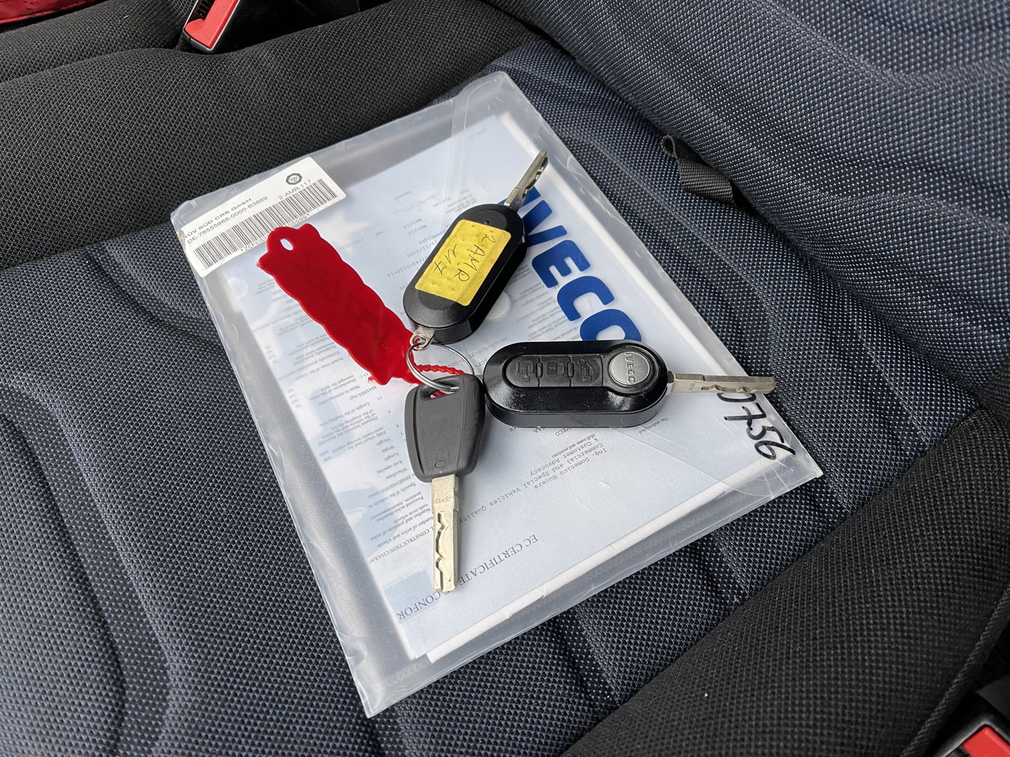 Iveco Daily 35S14V 2.3 410 L4H2 automaat / dubbel cabine 7 persoons / vaste prijs rijklaar € 29.950 ex btw / lease €/ cruise en climate control / trekhaak 3500 kg / euro 6 / bpm vrij