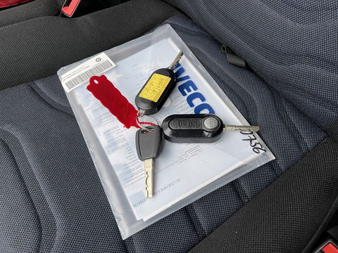 Iveco Daily 35S14V 2.3 410 L4H2 automaat / dubbel cabine 7 persoons / vaste prijs rijklaar € 29.950 ex btw / lease €/ cruise en climate control / trekhaak 3500 kg / euro 6 / bpm vrij