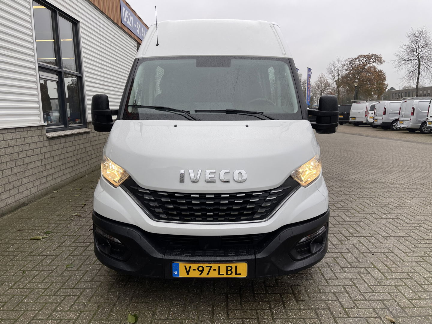 Iveco Daily 35S14V 2.3 410 L4H2 automaat / dubbel cabine 7 persoons / vaste prijs rijklaar € 29.950 ex btw / lease €/ cruise en climate control / trekhaak 3500 kg / euro 6 / bpm vrij