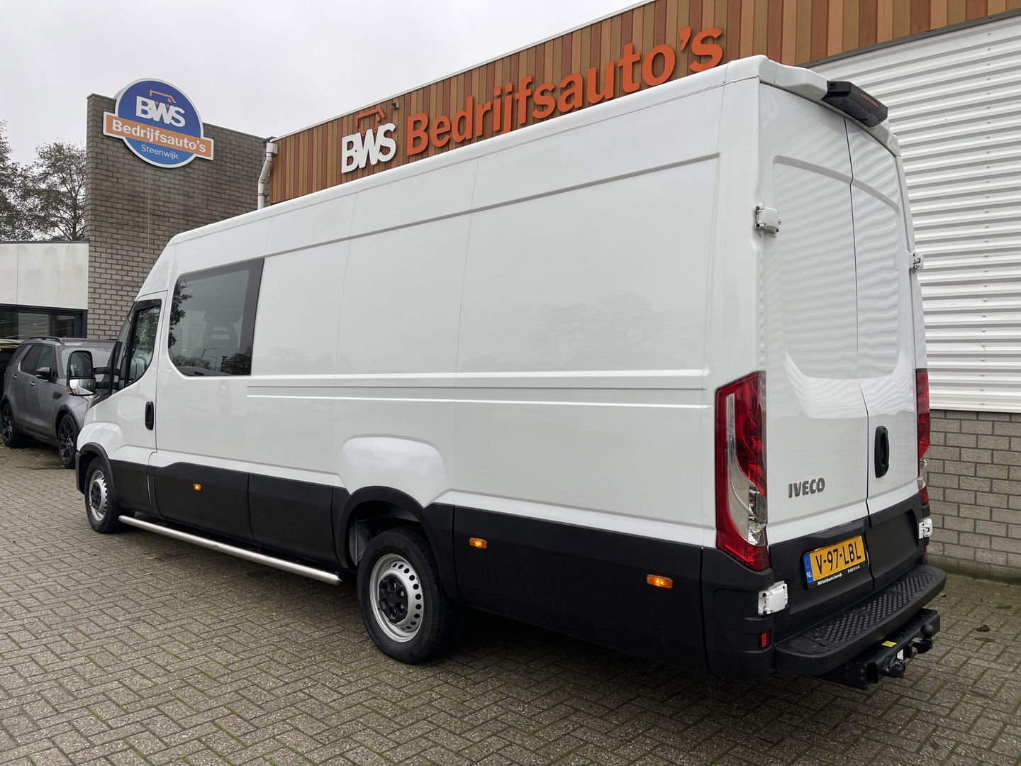 Iveco Daily 35S14V 2.3 410 L4H2 automaat / dubbel cabine 7 persoons / vaste prijs rijklaar € 29.950 ex btw / lease €/ cruise en climate control / trekhaak 3500 kg / euro 6 / bpm vrij