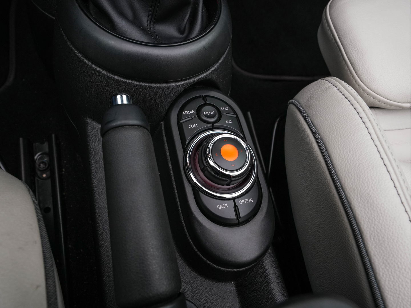 MINI Cabrio 1.5 Cooper Chili *LUXURY-LEATHER | FULL-LED | HEATED-SPORTSEATS | KEYLESS | NAVI-FULLMAP | ECC | PDC | CRUISE | AMBIENT-LIGHT | AIRSCARF | 18''ALU*